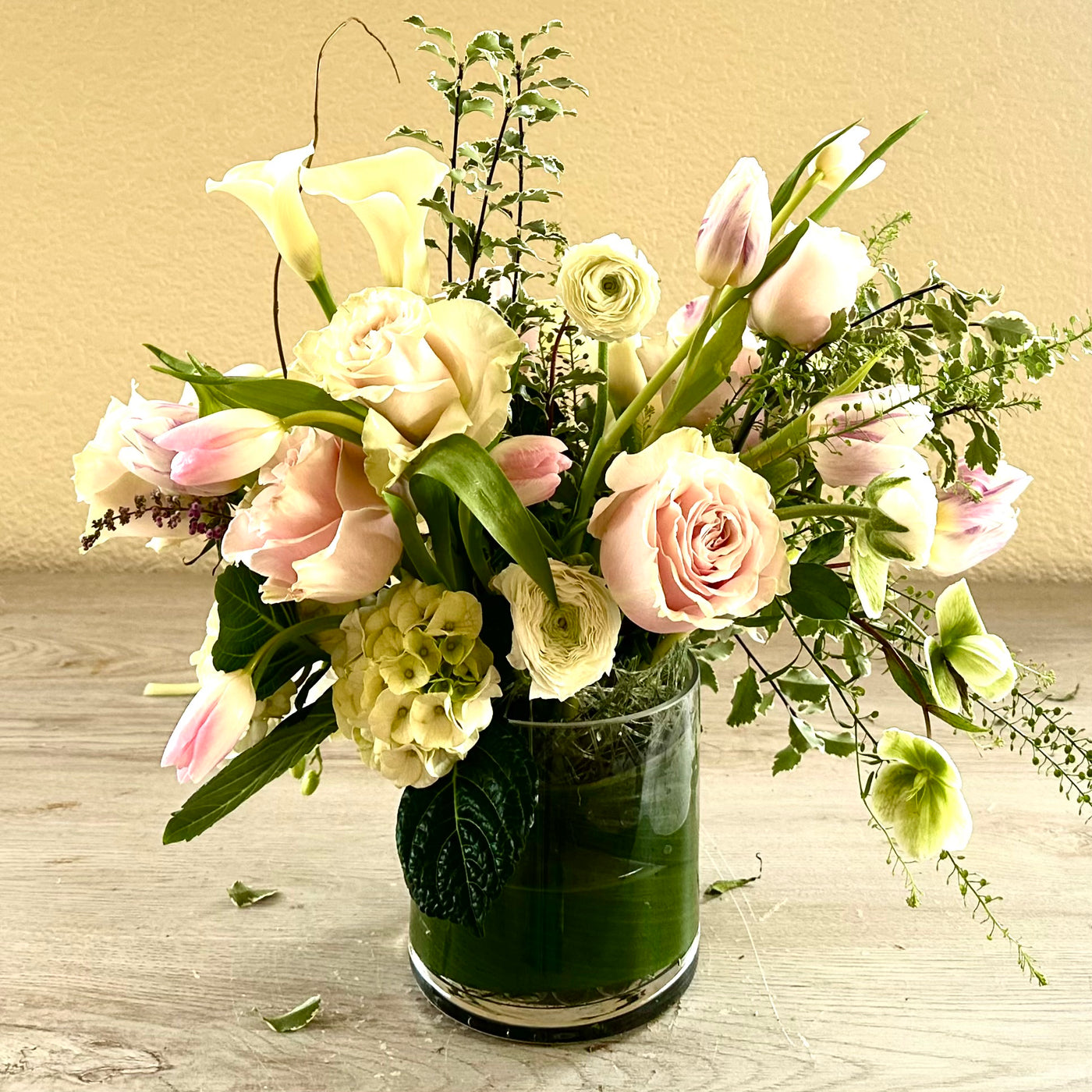 Pastel garden roses and cala lilies