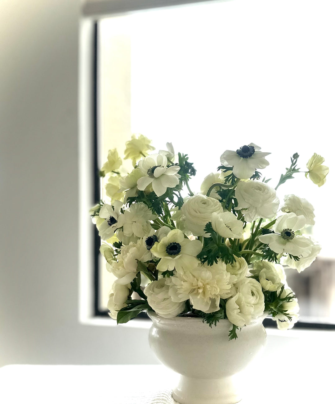 White Monochromatic Arrangement – Urn