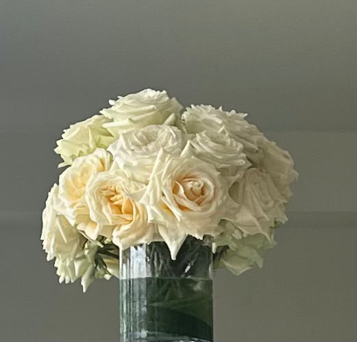 White roses in clear glass - NEW