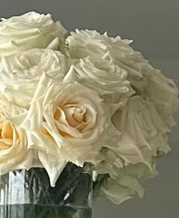 White roses in clear glass - NEW