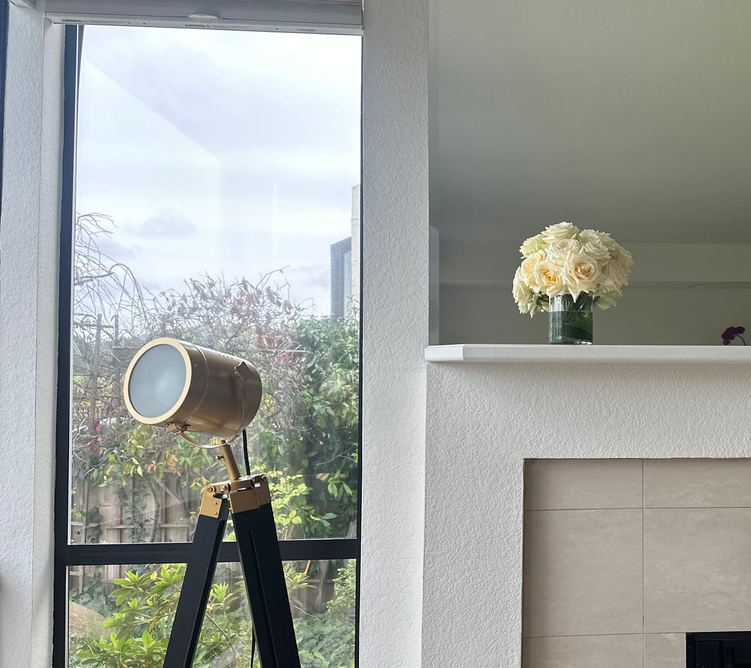 White roses in clear glass - NEW